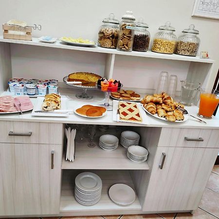 Hotel Piscina La Suite Prossedi Экстерьер фото