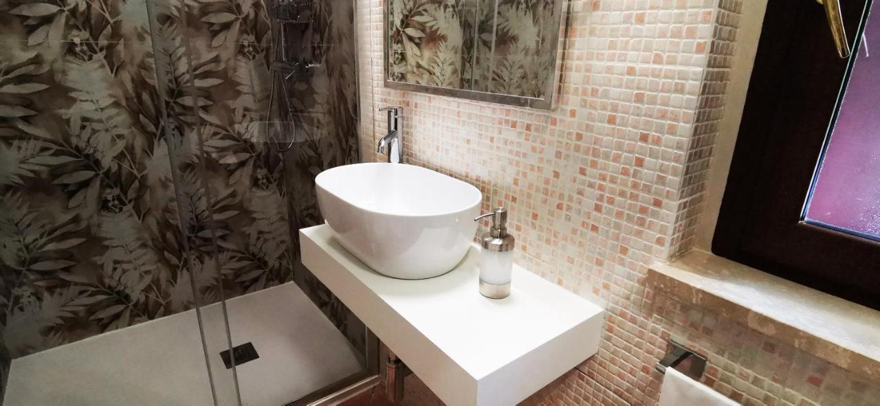 Hotel Piscina La Suite Prossedi Экстерьер фото