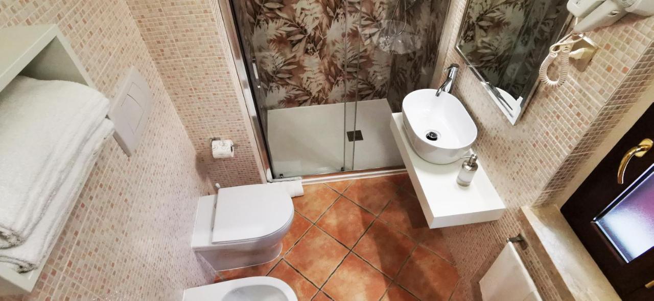 Hotel Piscina La Suite Prossedi Экстерьер фото