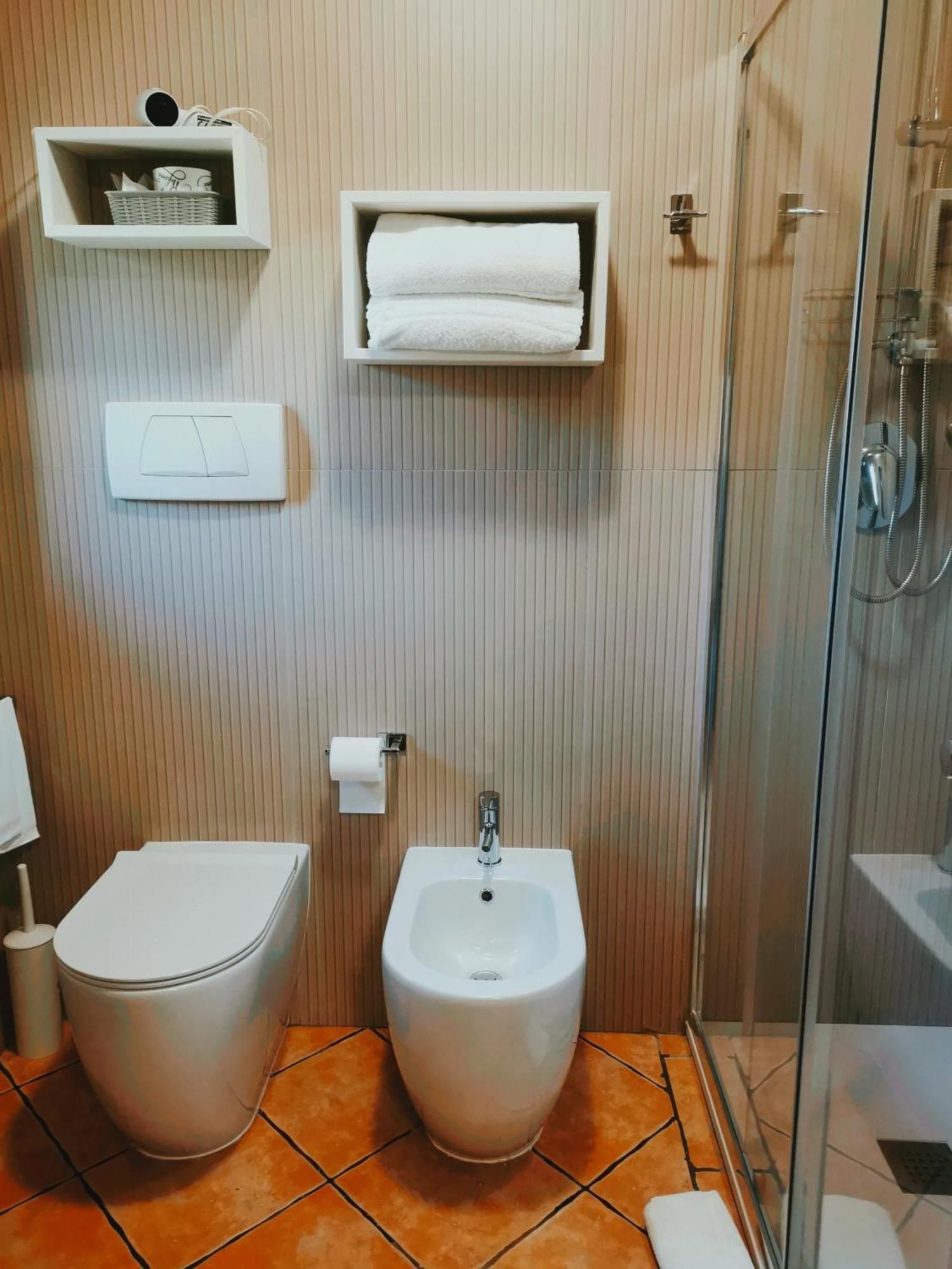 Hotel Piscina La Suite Prossedi Экстерьер фото