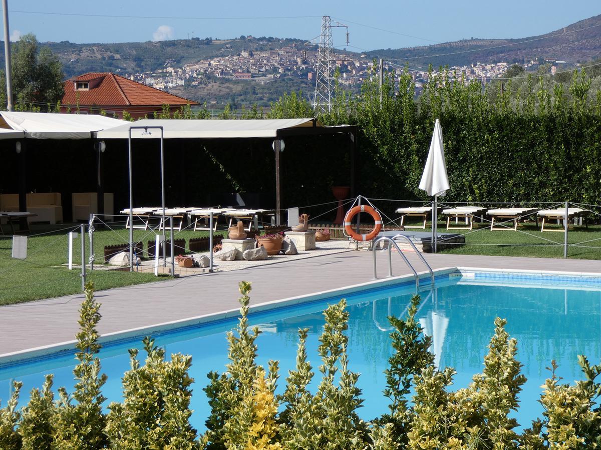 Hotel Piscina La Suite Prossedi Экстерьер фото